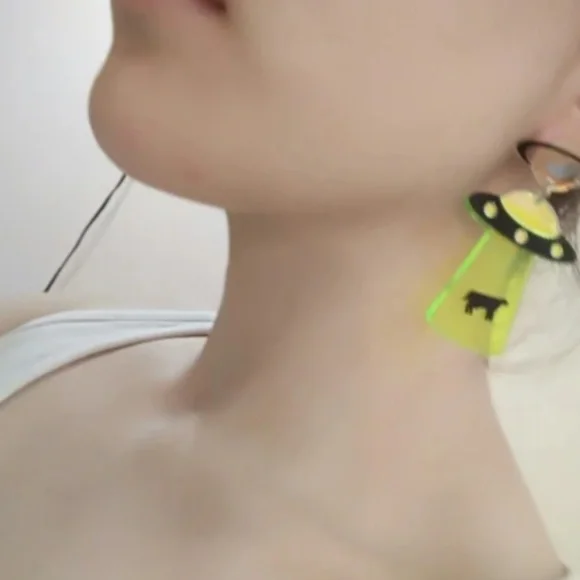 Beam Me Up Scottie UFO Earrings - Picture 3 of 8